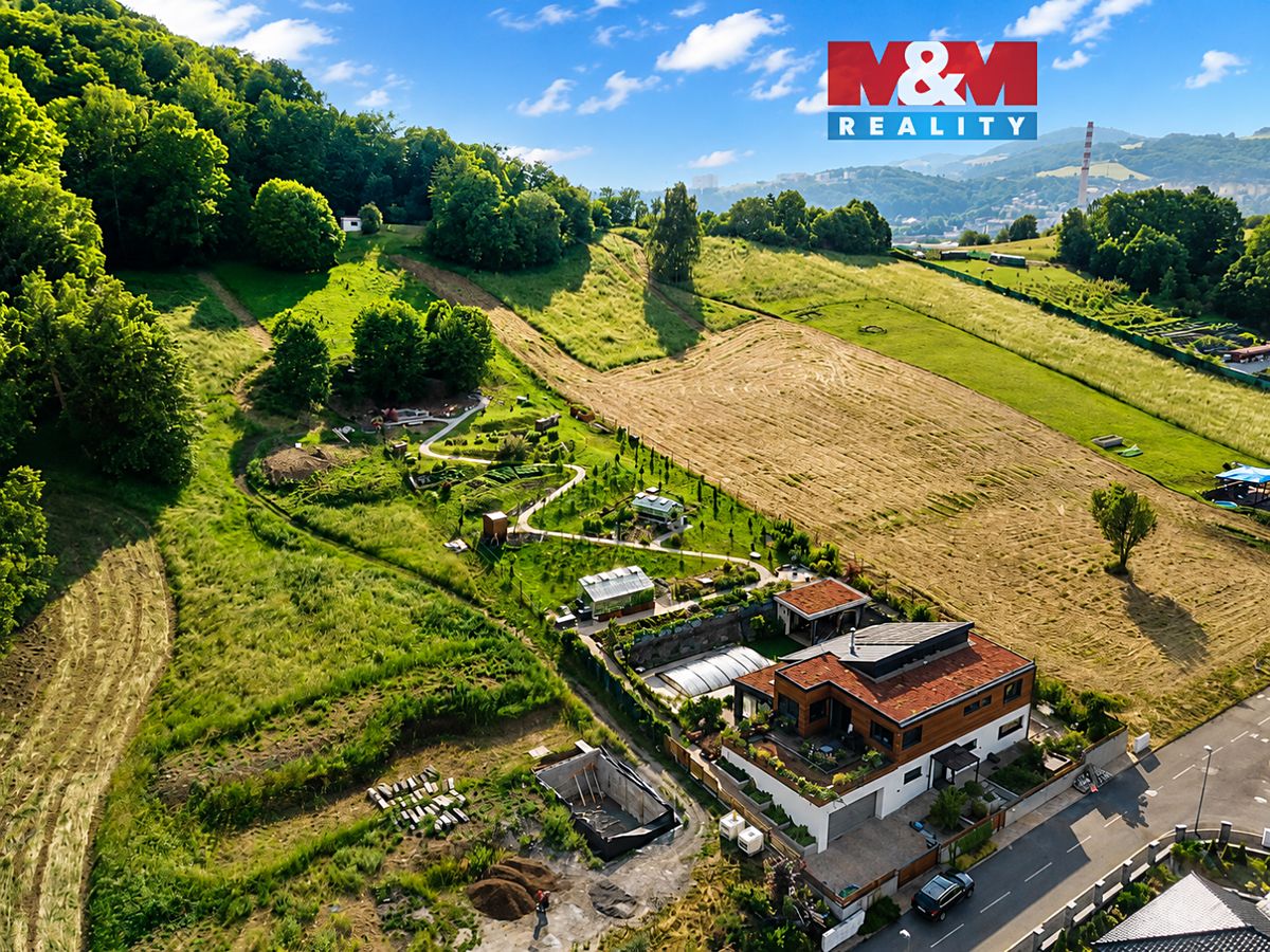 Prodej rodinného domu 297 m², pozemek 4102 m²