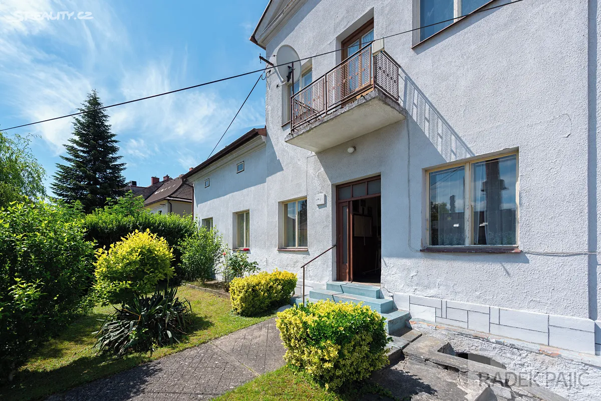 Prodej rodinného domu 218 m², pozemek 1274 m² – pohled 2