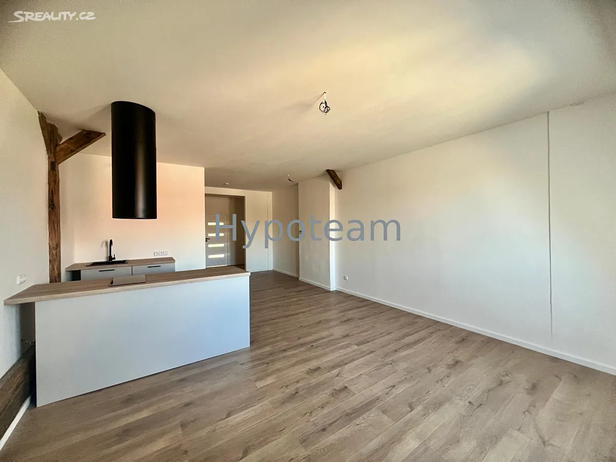 Pronájem bytu 2+kk 61 m² – pohled 3
