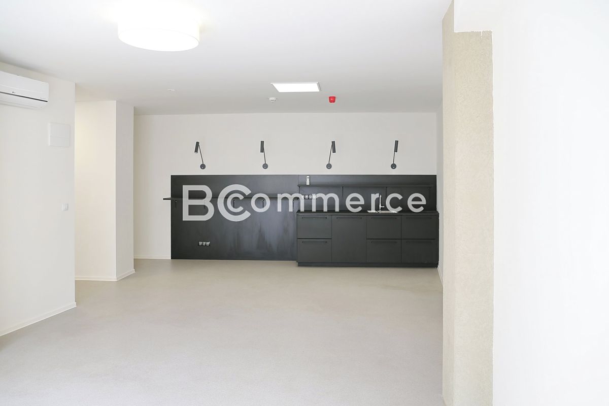 Pronájem kanceláře 380 m² – fotografie 3
