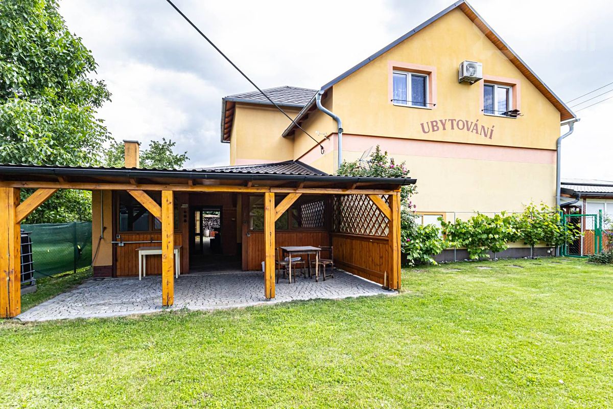 Prodej rodinného domu 302 m², pozemek 1108 m²