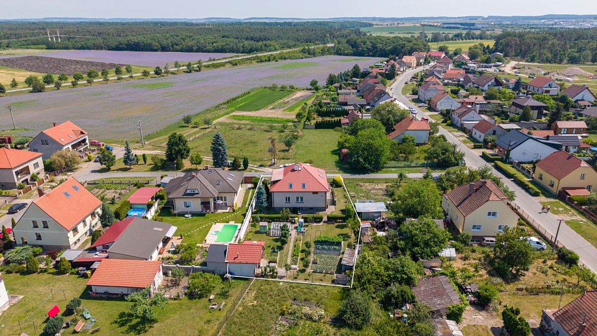Prodej vícegeneračního domu 340 m², pozemek 883 m² – fotografie 2