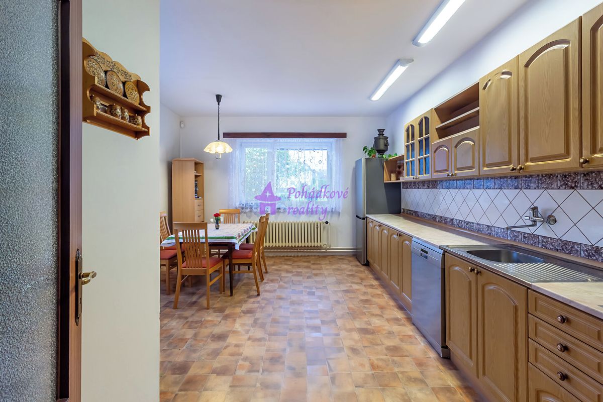 Prodej rodinného domu 355 m², pozemek 1921 m² – fotografie 4