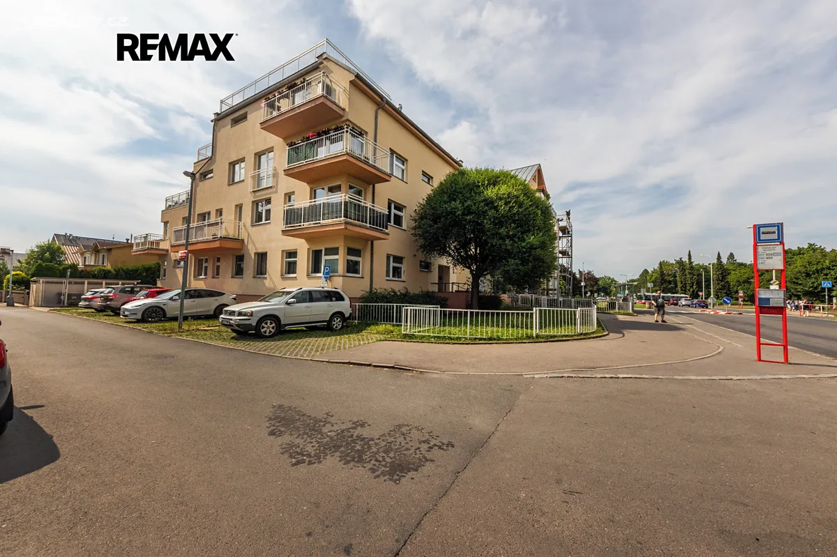 Pronájem garážového stání 18 m², Praha