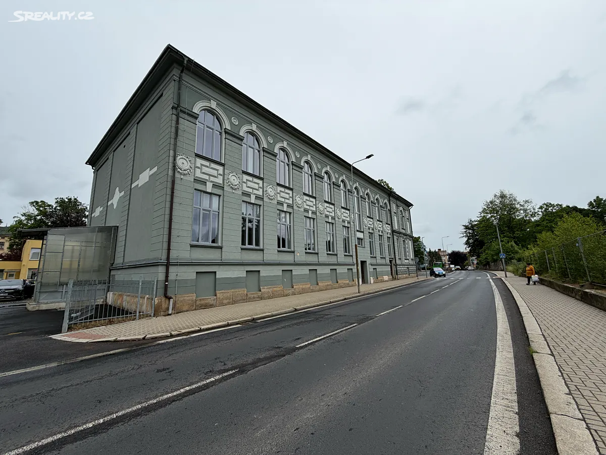 Prodej výrobní haly, prostoru 2387 m², Komenského
