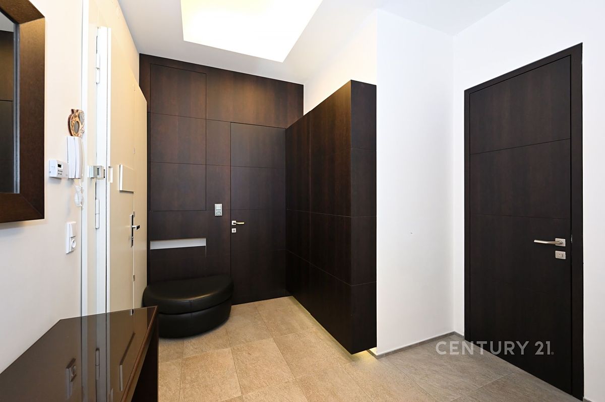 Pronájem bytu 2+1 79 m² – fotografie 2