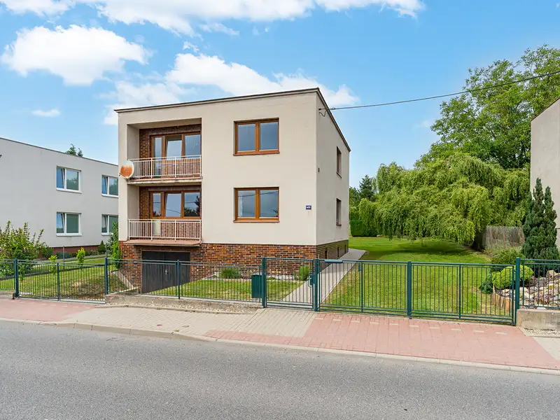 Prodej rodinného domu 250 m², pozemek 1964 m², Zlín – náhled fotky 1