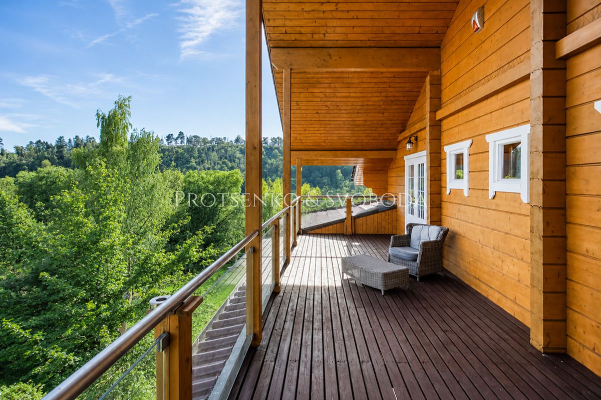 Prodej rodinného domu 750 m², pozemek 2400 m² – fotografie 3