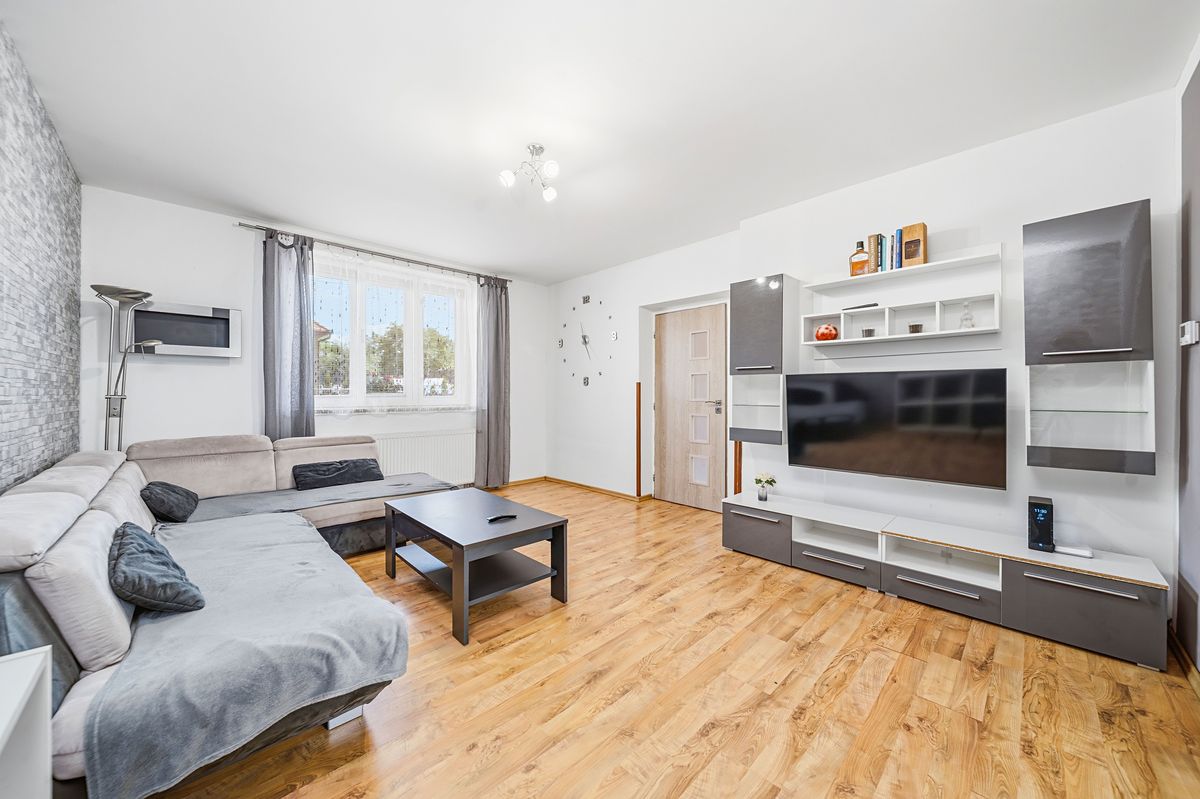 Prodej rodinného domu 133 m², pozemek 742 m² – fotografie 2