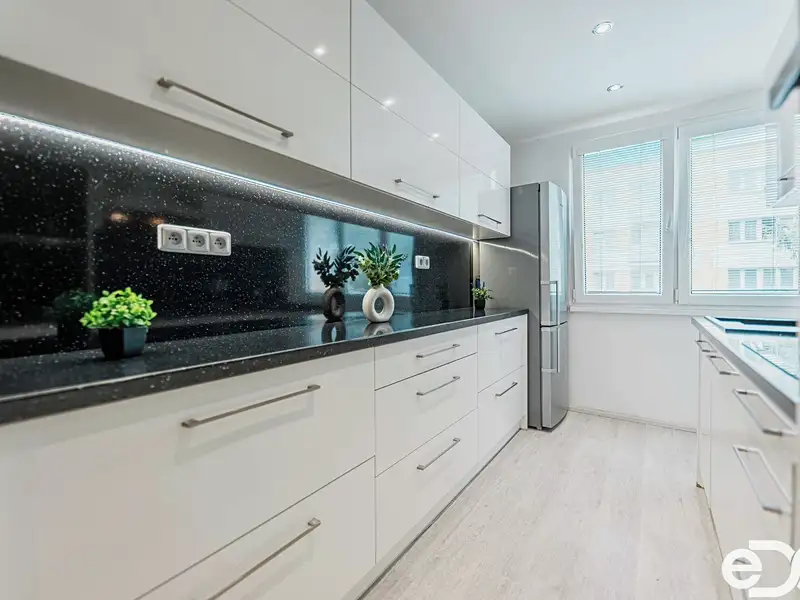 Prodej bytu 3+1 57 m², Pardubice – náhled fotky 2