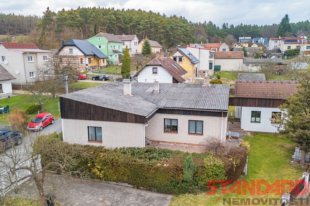 Prodej rodinného domu 137 m², pozemek 892 m² – fotografie 2