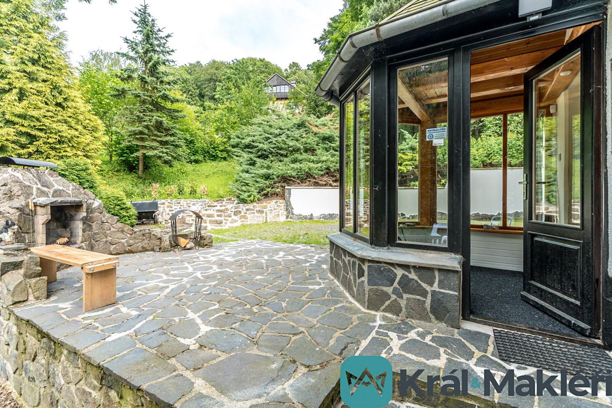 Prodej rodinného domu 265 m², pozemek 1373 m² – fotografie 2