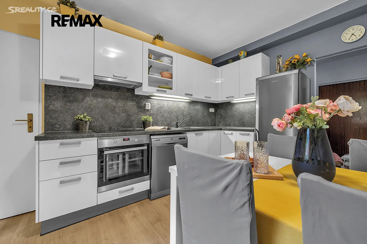 Prodej rodinného domu 214 m², pozemek 656 m² – pohled 6