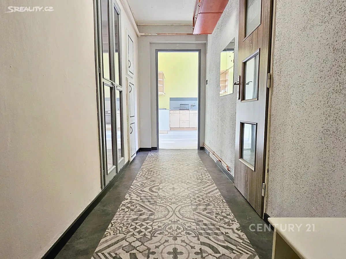 Pronájem bytu 2+1 62 m² – pohled 3