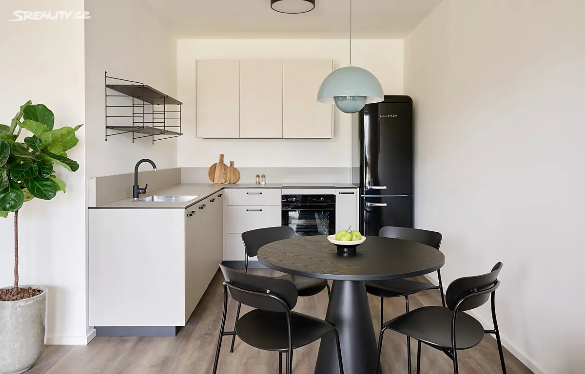 Pronájem bytu 2+kk 63 m² – pohled 3
