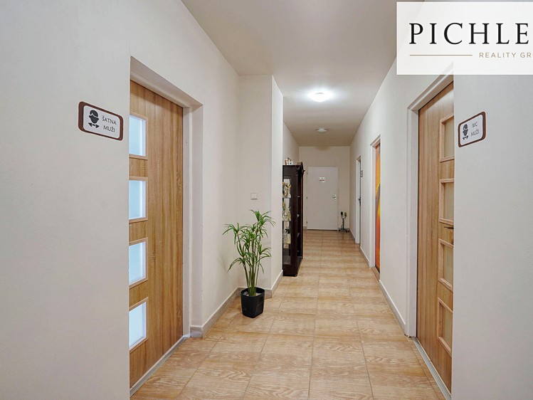 Комерційне приміщення в оренду, 1 396 м² (16 з 27)