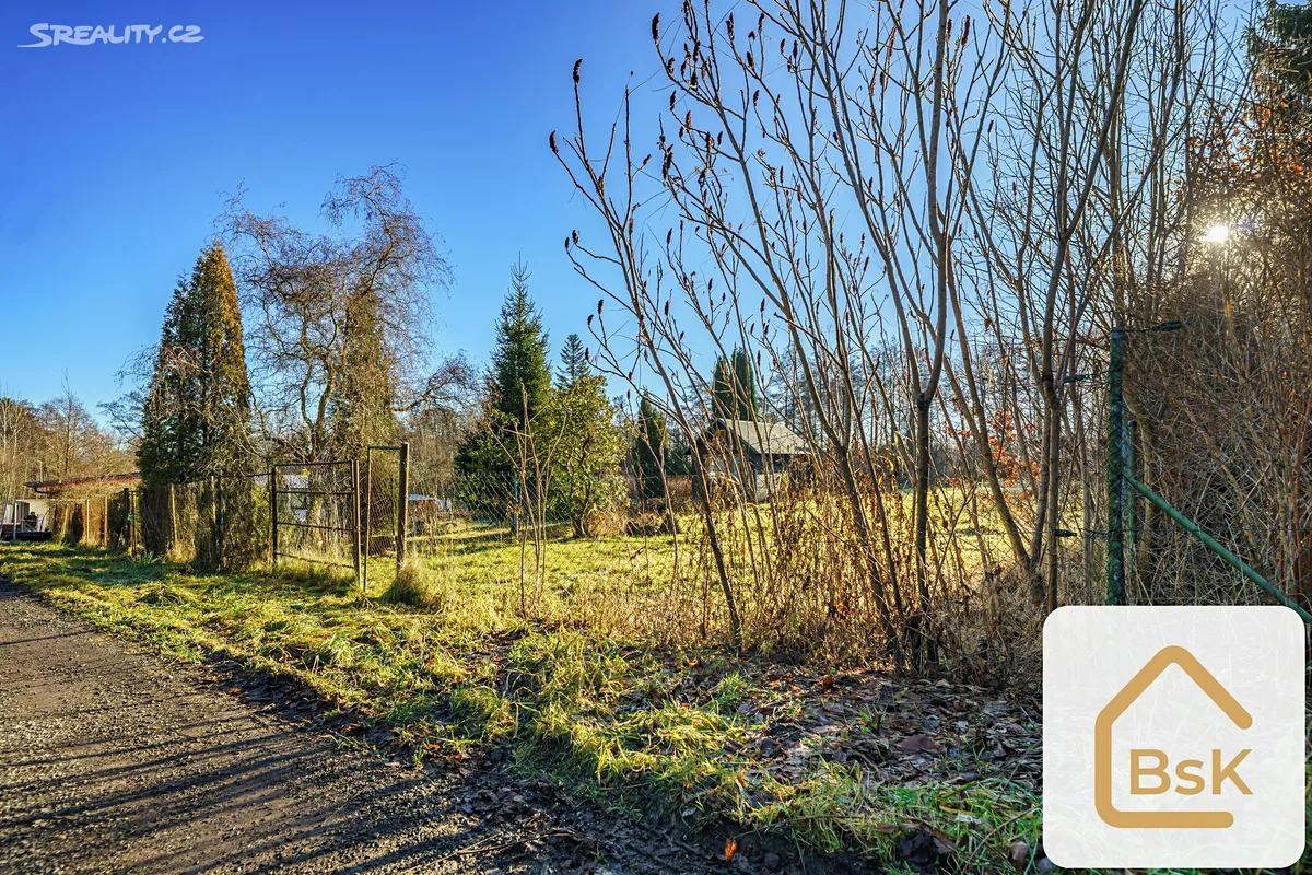 Prodej stavebního pozemku 897 m² – pohled 2