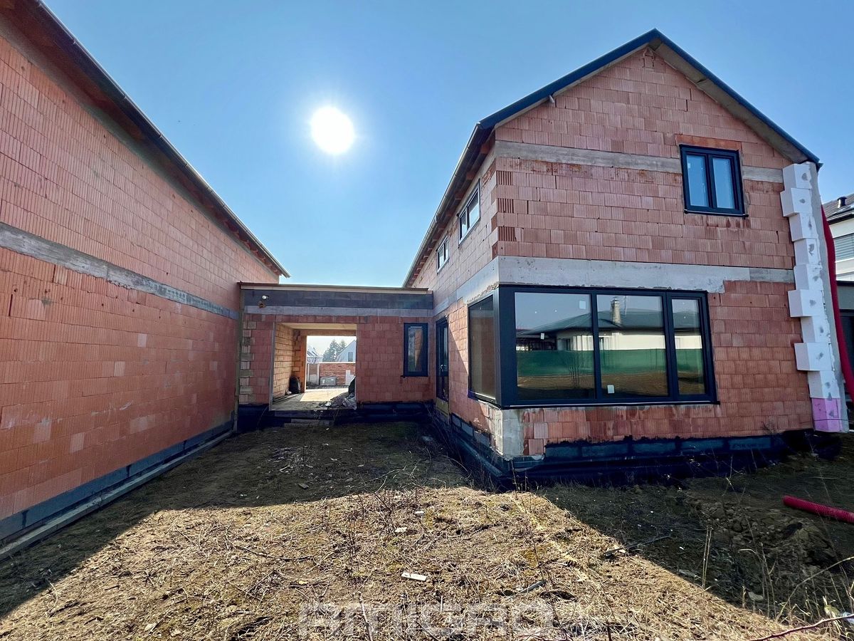 Prodej rodinného domu 178 m², pozemek 456 m² – fotografie 2