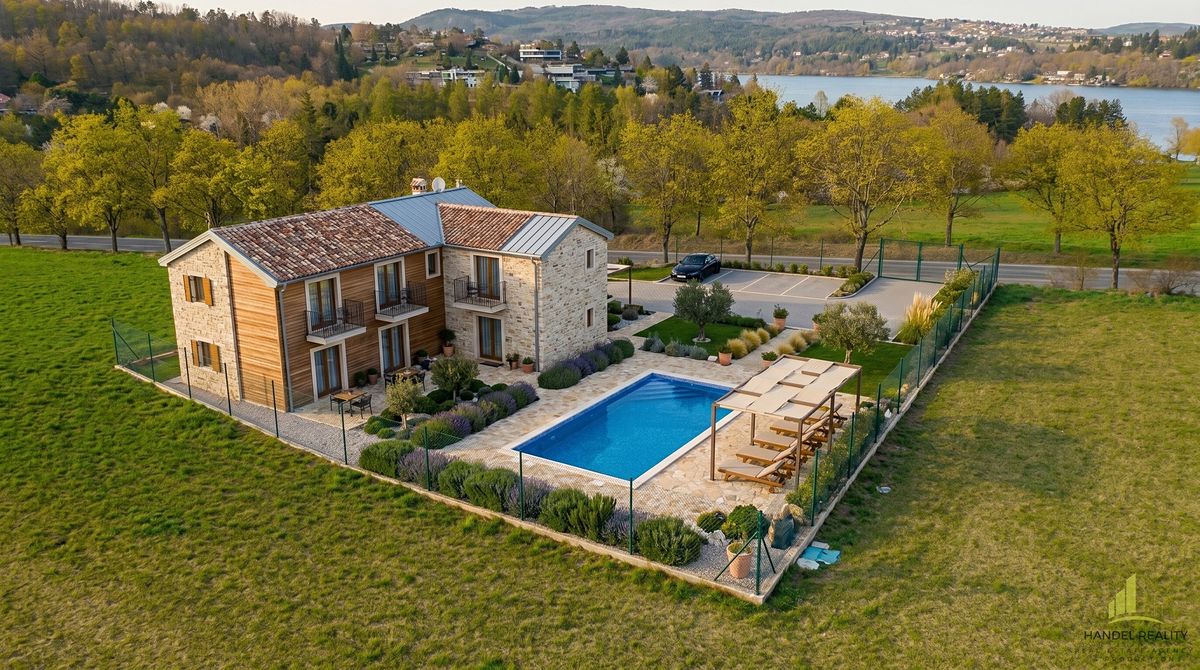 Prodej stavebního pozemku 790 m² – fotografie 3