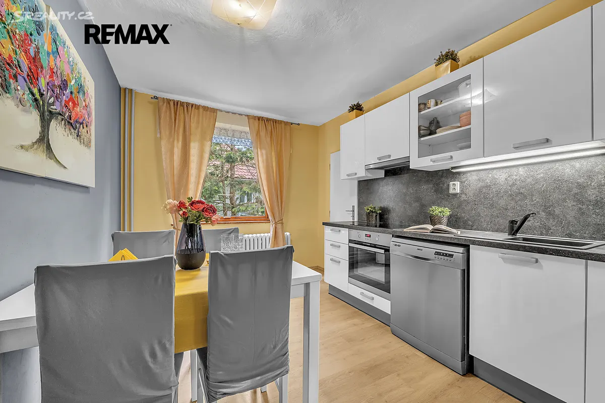Prodej rodinného domu 214 m², pozemek 656 m² – pohled 5