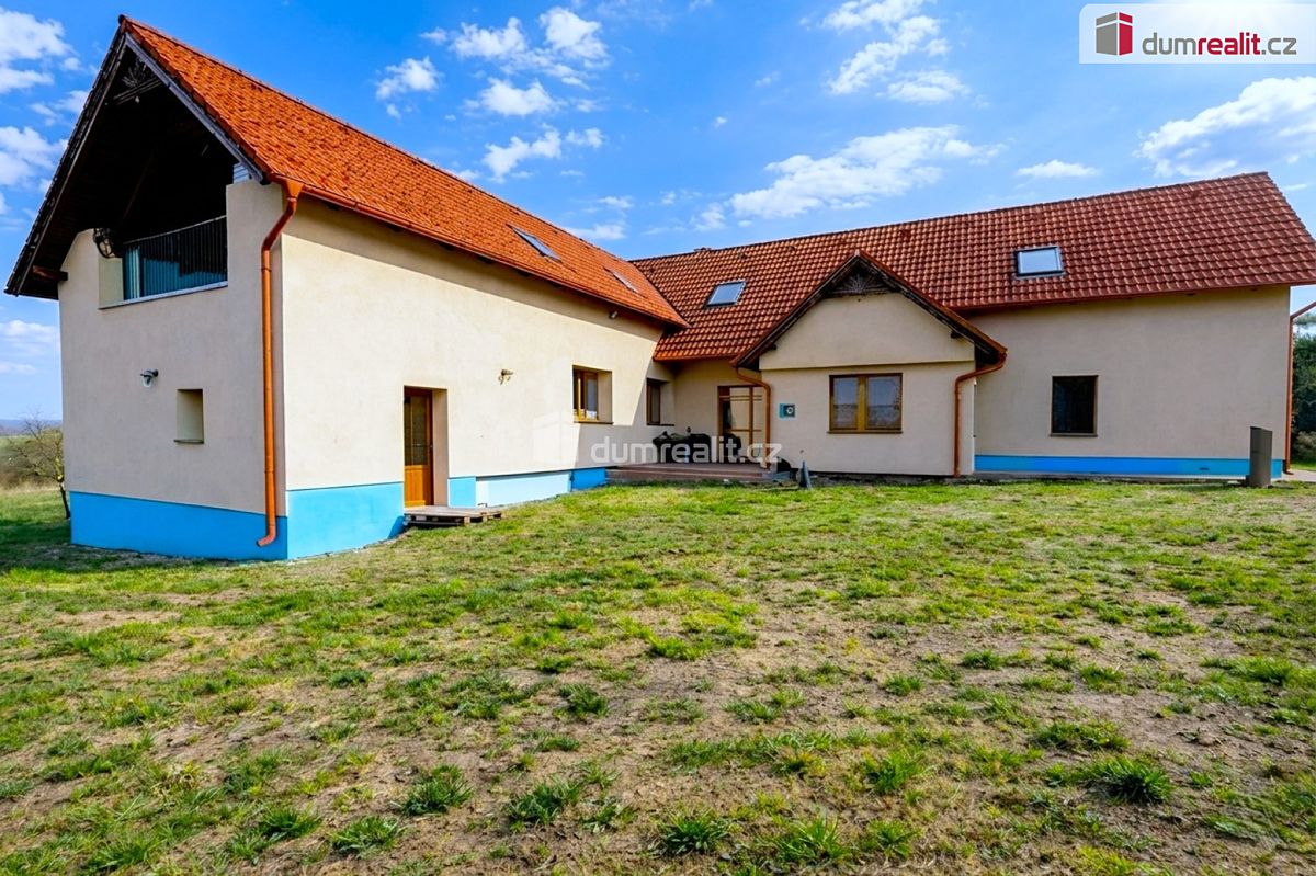 Prodej rodinného domu 210 m², pozemek 1322 m²