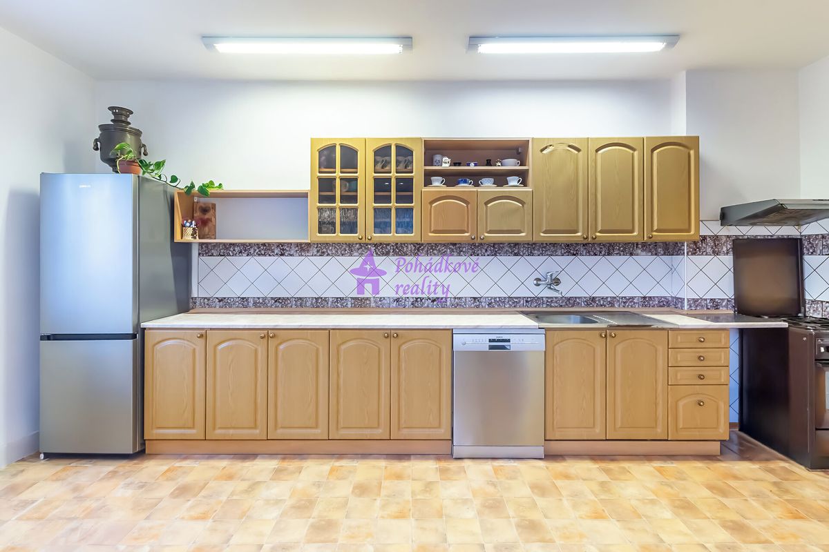 Prodej rodinného domu 355 m², pozemek 1921 m² – fotografie 3