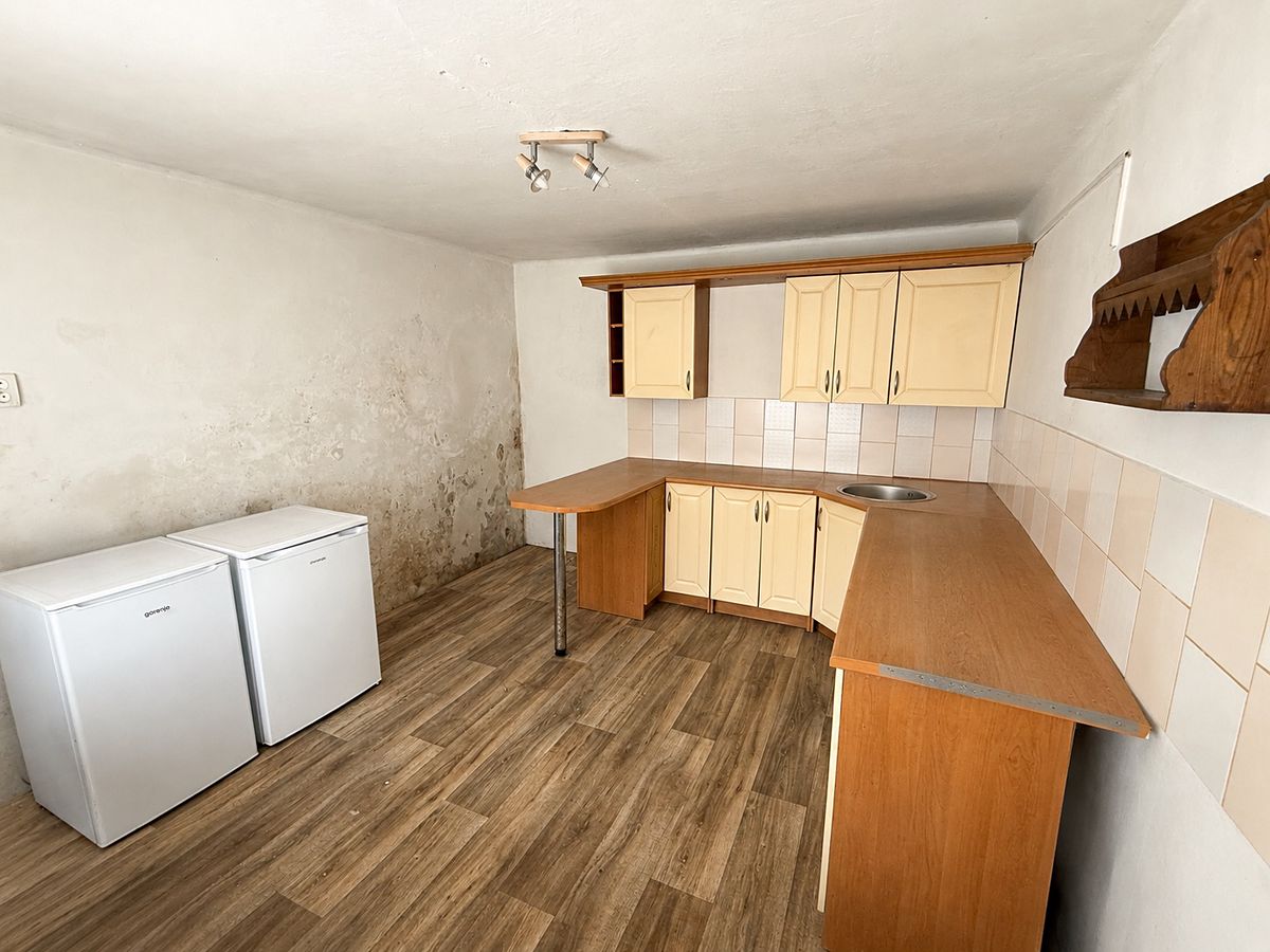 Prodej rodinného domu 160 m², pozemek 578 m² – fotografie 2