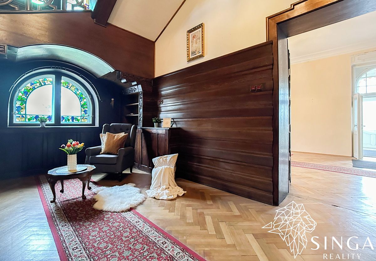 Prodej vily 900 m², pozemek 2018 m² – fotografie 4