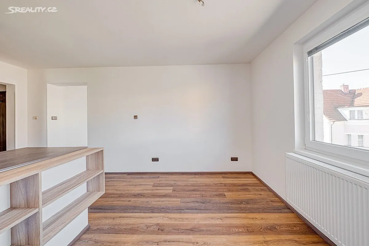 Prodej bytu 4+kk 94 m² – pohled 3