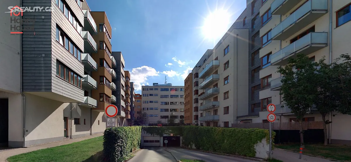Pronájem garážového stání 12 m², Praha