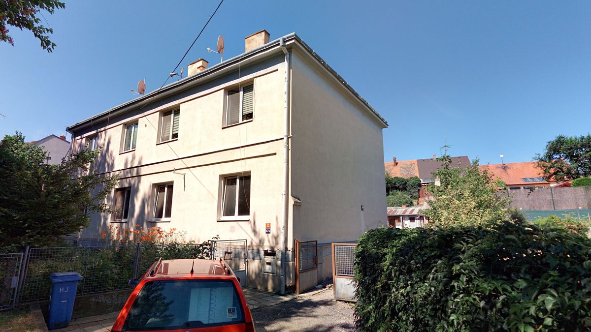 Pronájem vícegeneračního domu 250 m², pozemek 653 m² – fotografie 2