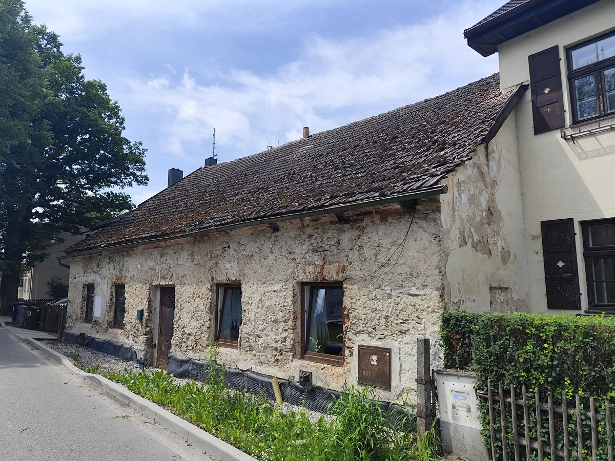 Prodej rodinného domu 200 m², pozemek 742 m² – fotografie 2