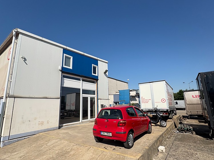 Pronájem komerčního prostoru, 1 336 m² (9 z 16)