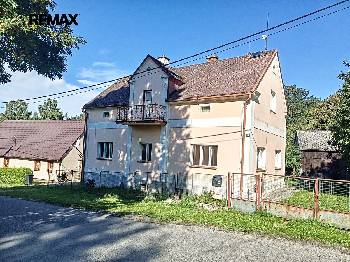 Prodej rodinného domu 200 m², pozemek 2250 m² – fotografie 2