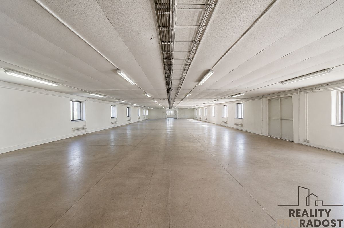 Pronájem skladového prostoru 688 m² – fotografie 3