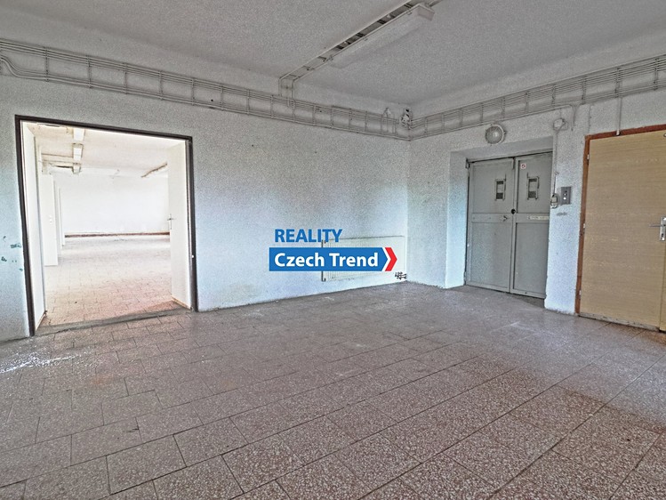 Pronájem komerčního prostoru, 301 m² (1 z 4)