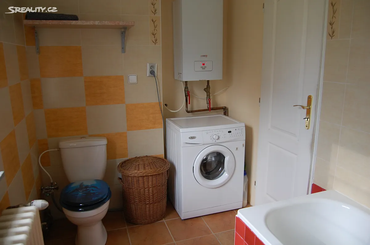 Pronájem rodinného domu 90 m², pozemek 500 m² – další