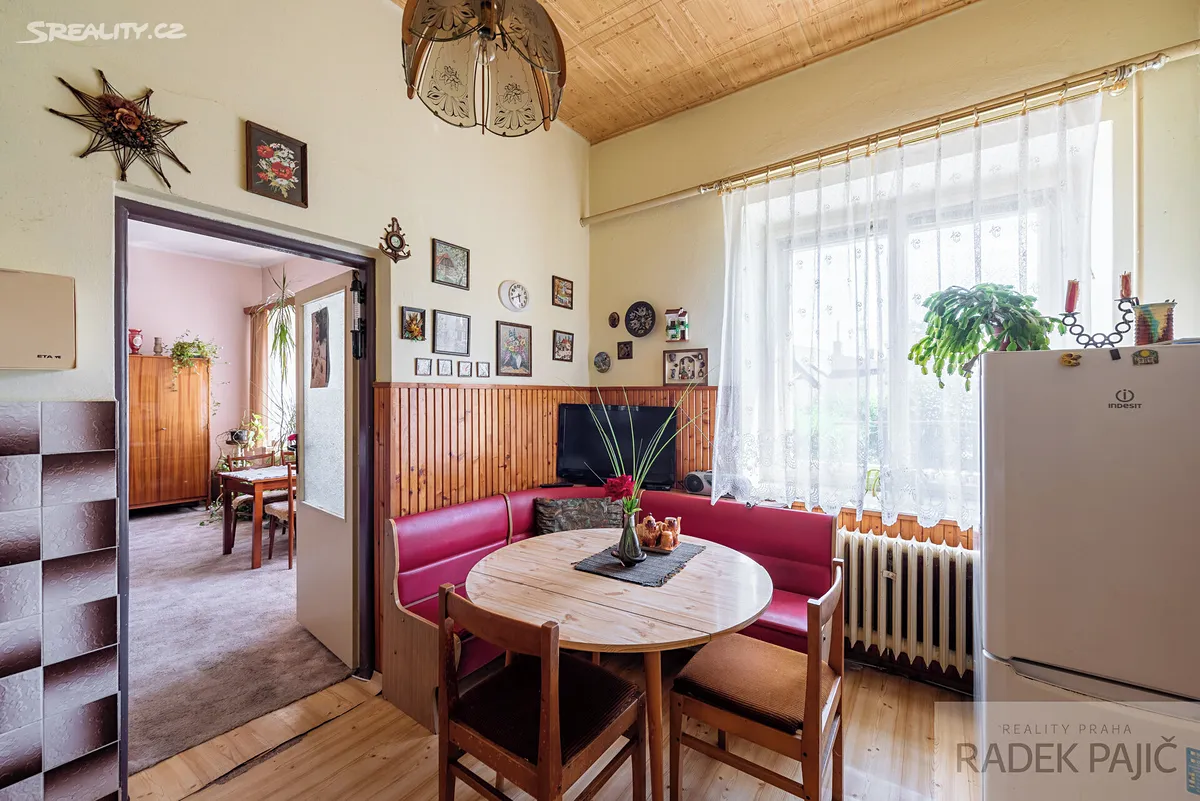 Prodej rodinného domu 218 m², pozemek 1274 m² – pohled 5