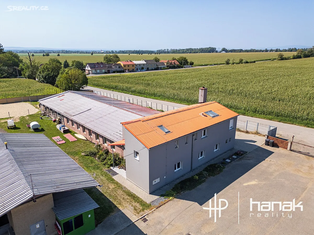 Prodej výrobní haly, prostoru 900 m², Dolany