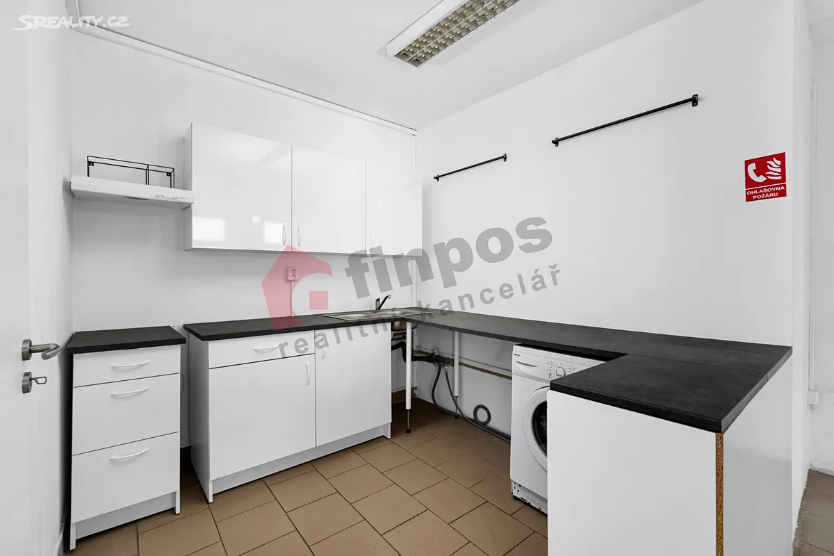 Prodej obchodního prostoru 399 m² - More