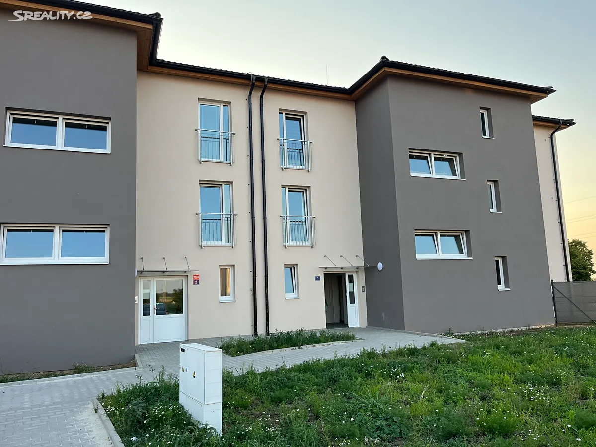Pronájem bytu 2+kk 40 m² – pohled 2