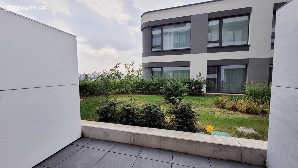 Pronájem bytu 1+kk 26 m² – pohled 2