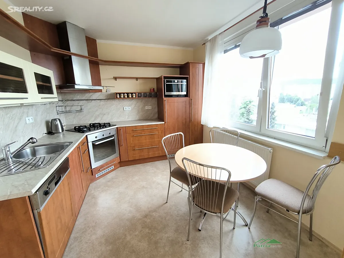 Pronájem bytu 4+1 82 m² – pohled 2
