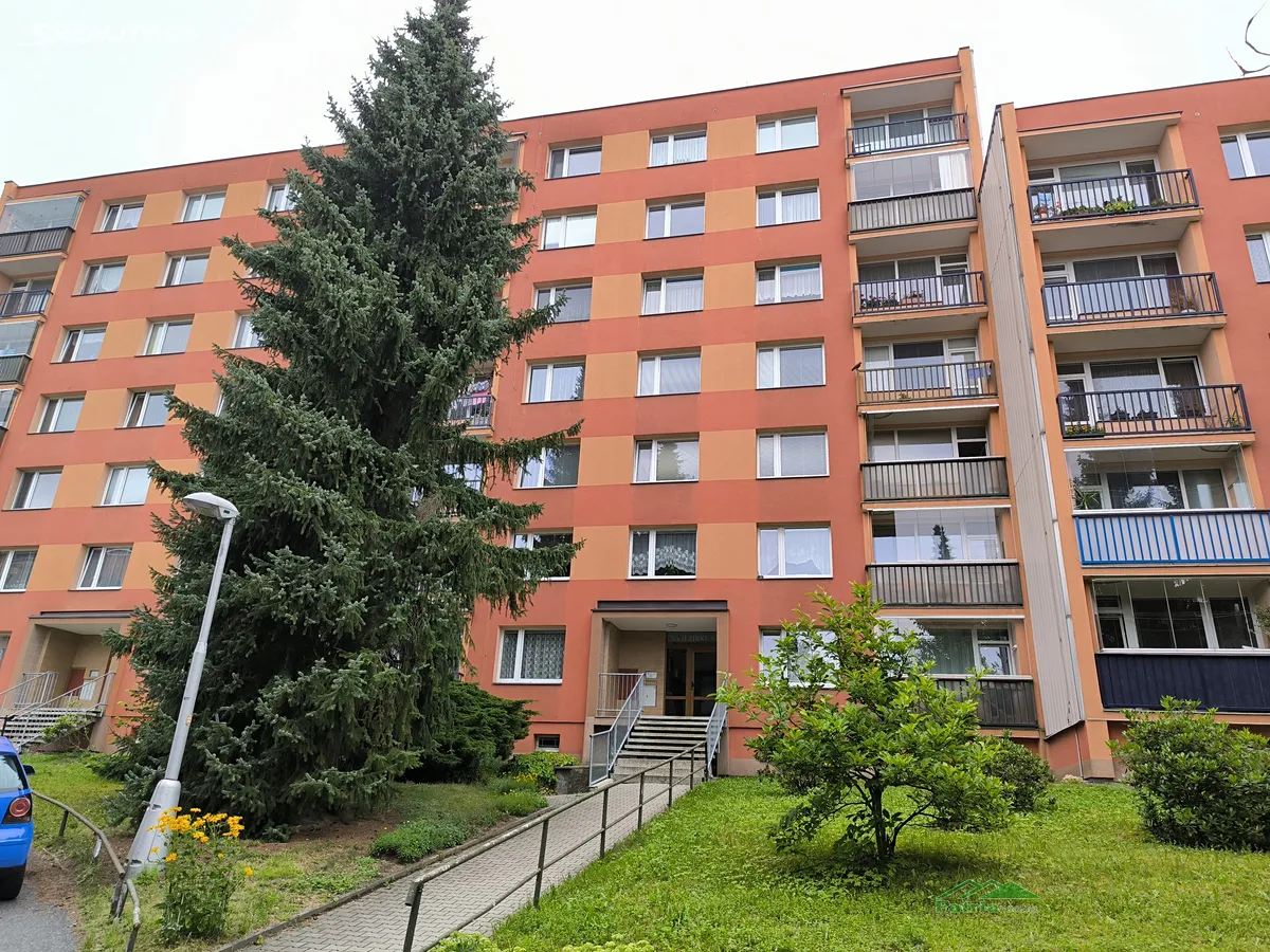 Pronájem bytu 4+1 82 m², Na Jezírku