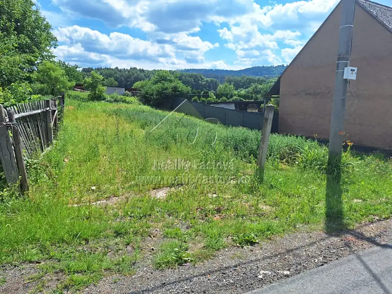 Prodej stavebního pozemku 914 m², Medový Újezd – náhled fotky 1