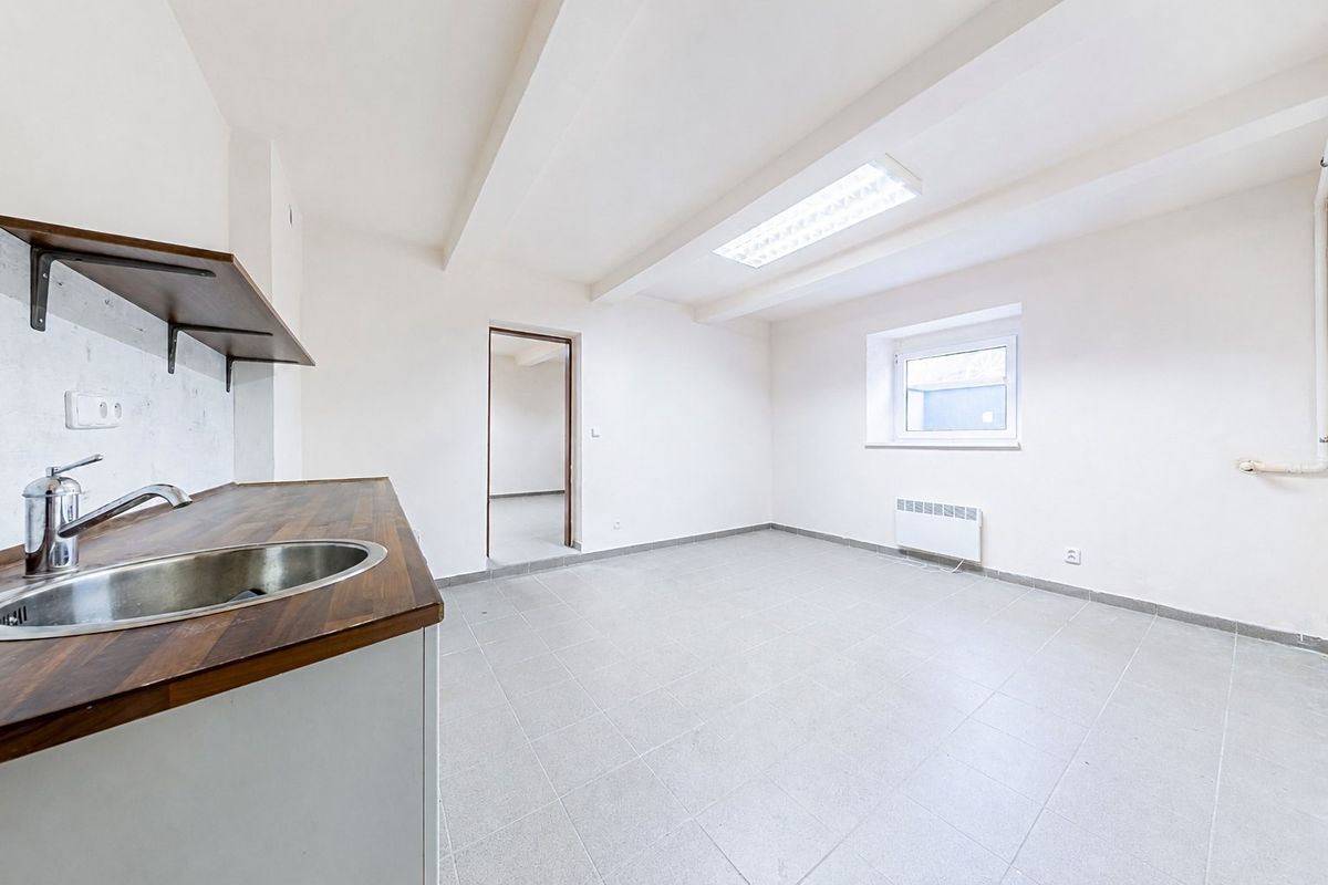 Prodej kanceláře 48 m² – fotografie 2