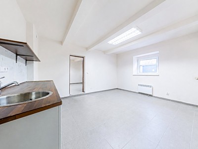 Prodej komerčního prostoru, 48 m² (2 z 13)