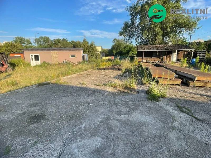 Prodej komerčního pozemku 1700 m²