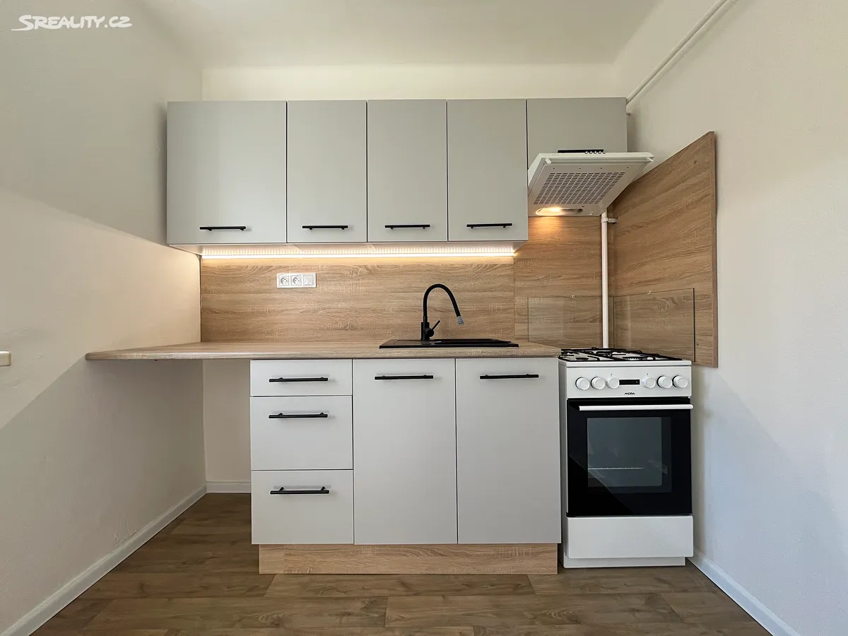 Pronájem bytu 1+1 29 m², Třinec