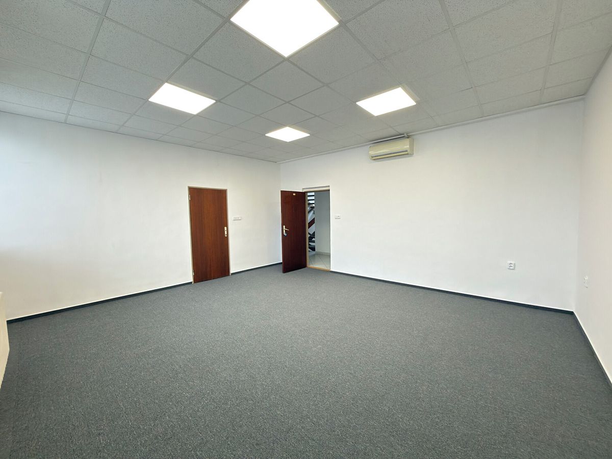 Pronájem kanceláře 29 m² – fotografie 3